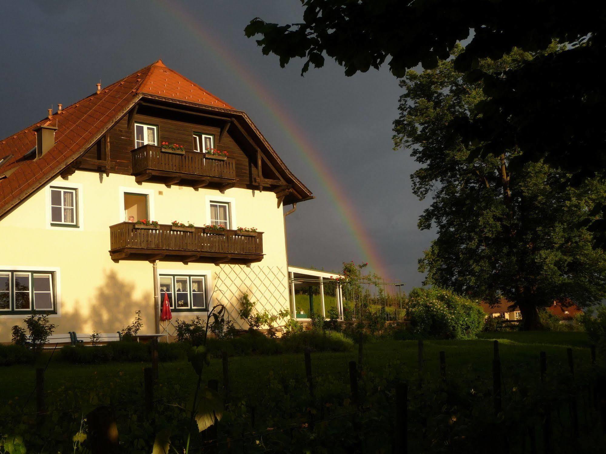 Landhaus Strussnighof Пёрчах-ам-Вёртерзе Экстерьер фото